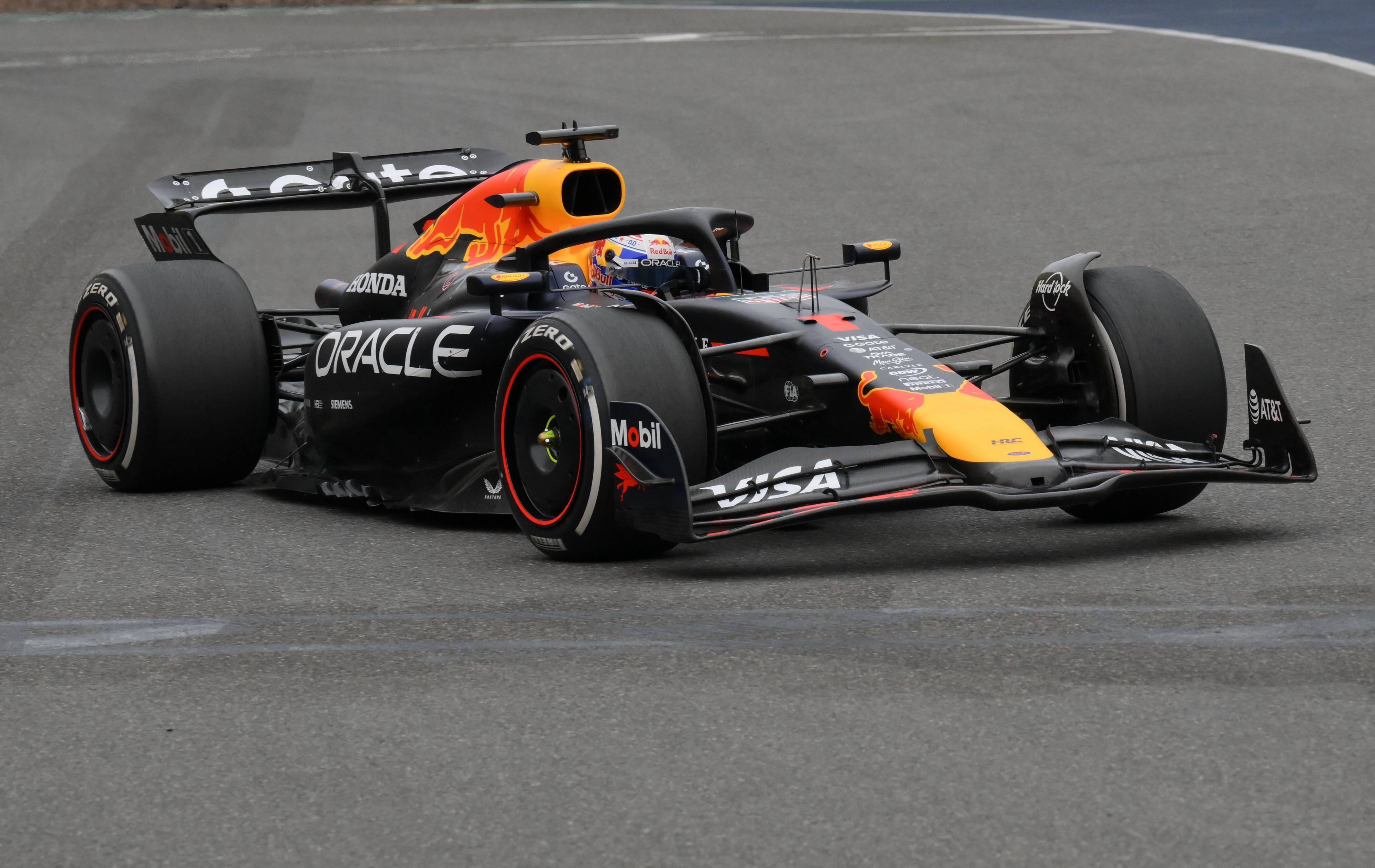 迈凯伦完胜威廉姆斯，皮亚斯特里扛起全队